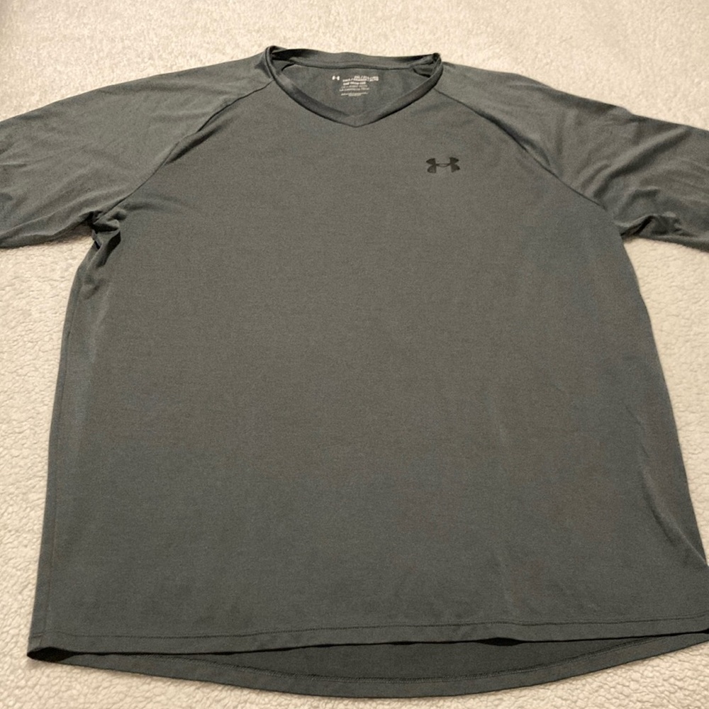 Under Armour gray V-neck short sleeve shirt with black logo Size XXL Tall